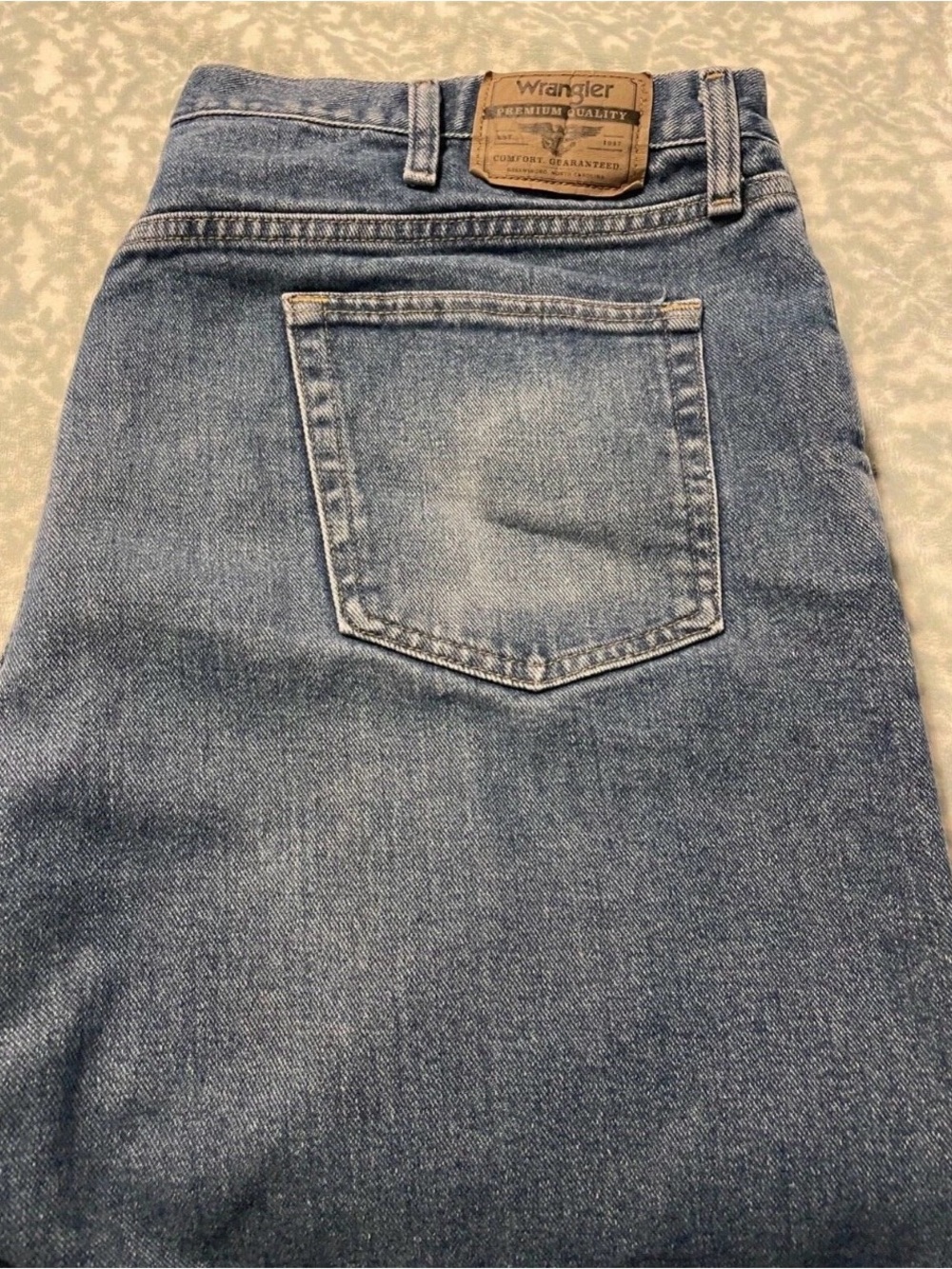Wrangler Mens Jean Shorts Size 42 Blue 100% Cotton Flat Front 5-Pocket 
Wrangler